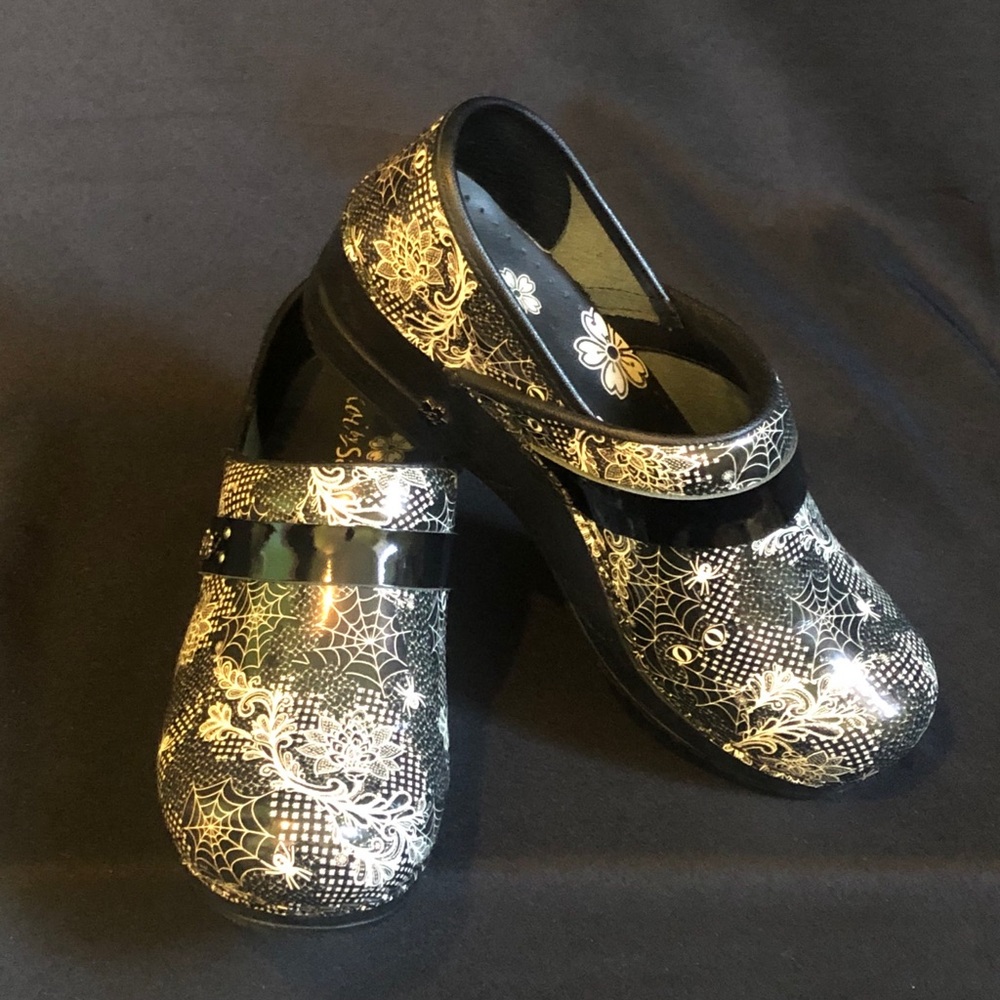 Koi by Sanita clogs Wicked cute spider print sz 37